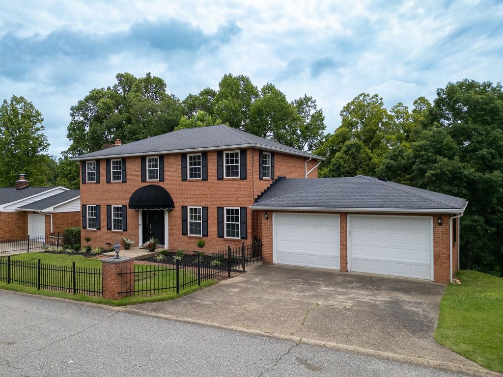 81 Hamill Road, Huntington, WV 25701