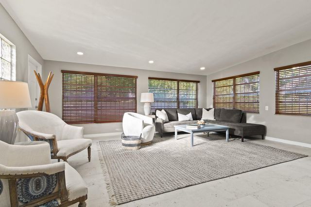 510 E ROBLES STREET, Tampa, FL 33602