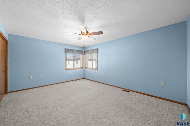 1635 S Cleveland Ave Avenue 306, Sioux Falls, SD 57103