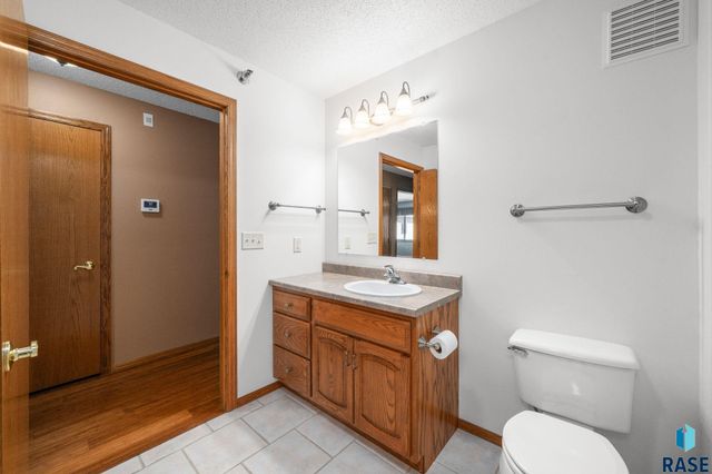 1635 S Cleveland Ave Avenue 306, Sioux Falls, SD 57103