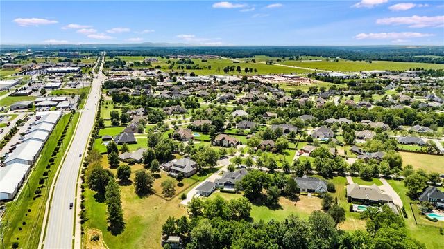 6272 Wells Circle, Springdale, AR 72762