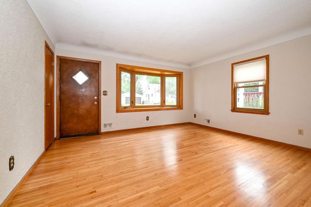 212 14th Avenue S, South Saint Paul, MN 55075