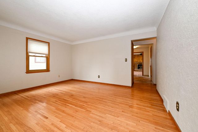212 14th Avenue S, South Saint Paul, MN 55075