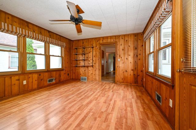 212 14th Avenue S, South Saint Paul, MN 55075