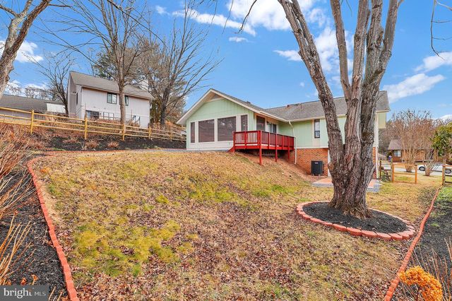 10607 WAYRIDGE DR, Montgomery Village, MD 20886