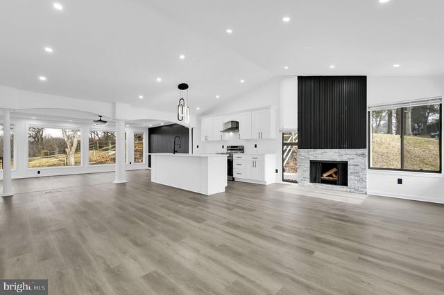 10607 WAYRIDGE DR, Montgomery Village, MD 20886