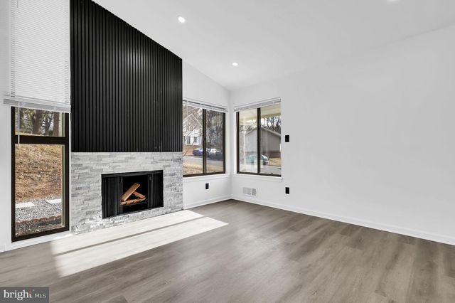 10607 WAYRIDGE DR, Montgomery Village, MD 20886