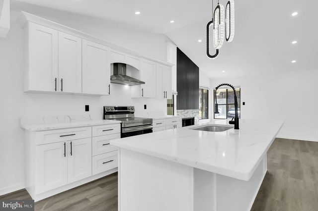 10607 WAYRIDGE DR, Montgomery Village, MD 20886