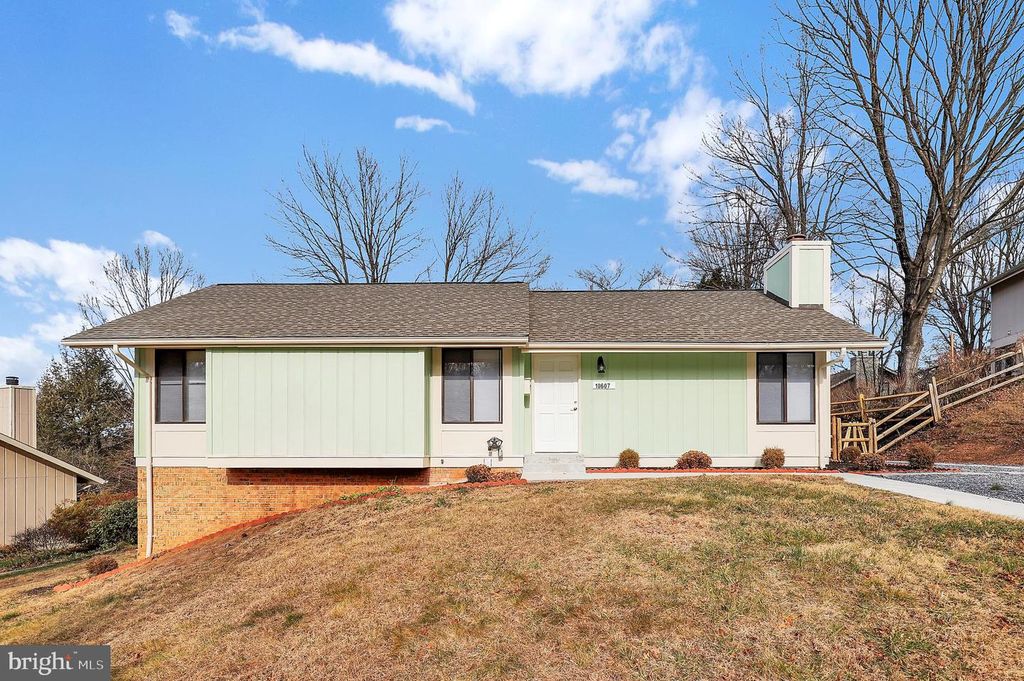 10607 WAYRIDGE DR, Montgomery Village, MD 20886