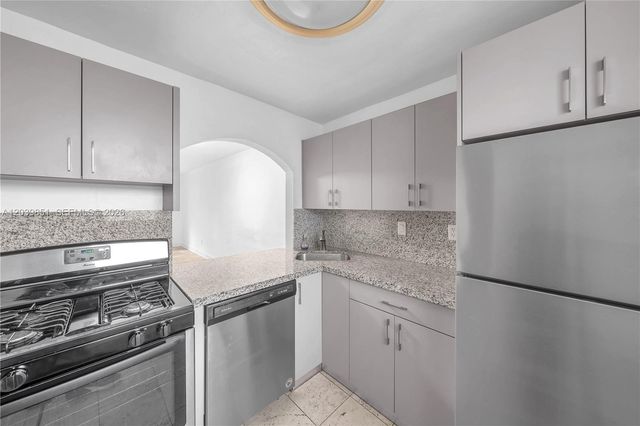 8650 SW 67th Ave 1010, Pinecrest, FL 33156