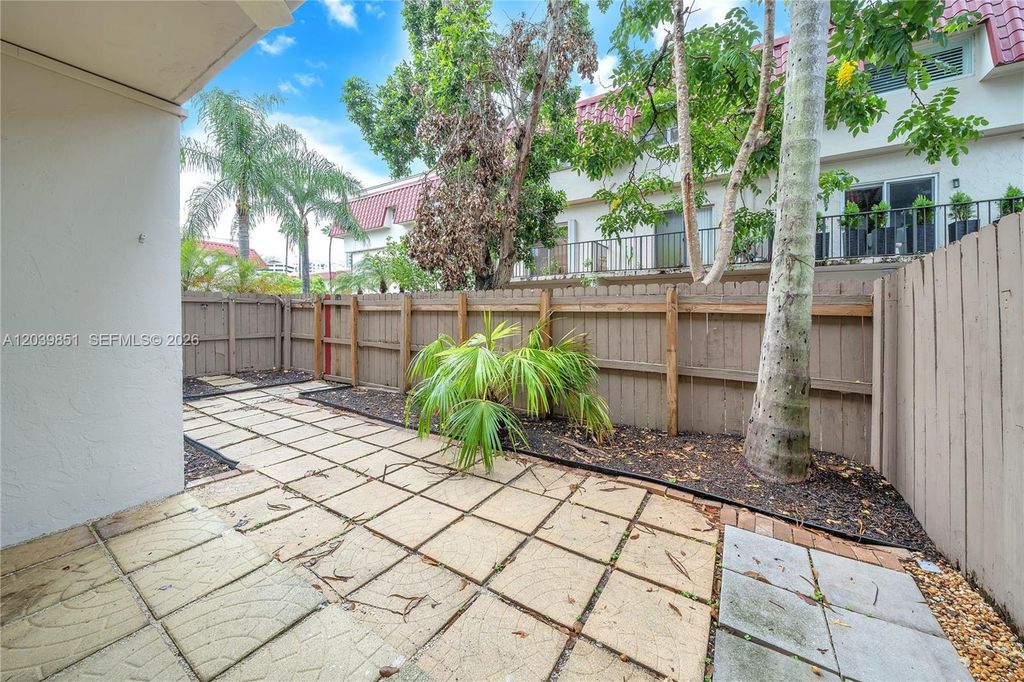 8650 SW 67th Ave 1010, Pinecrest, FL 33156