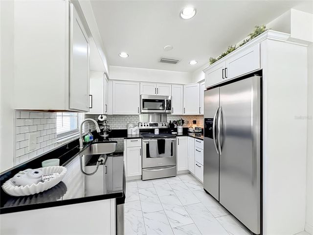 421 E BAY AVENUE, Longwood, FL 32750