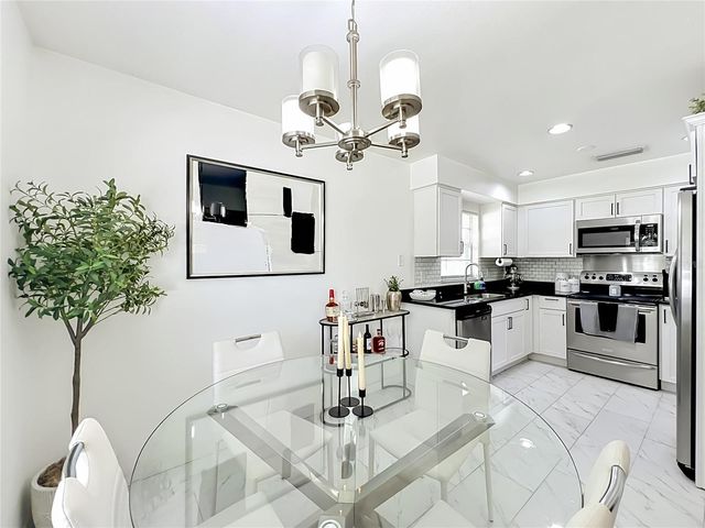 421 E BAY AVENUE, Longwood, FL 32750