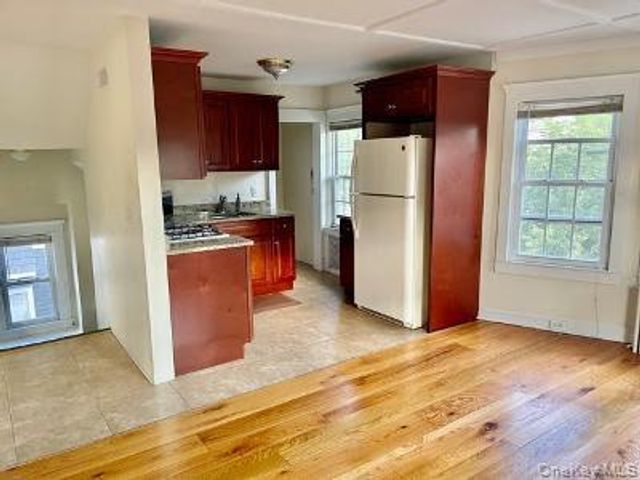7 Park Avenue, Babylon, NY 11702