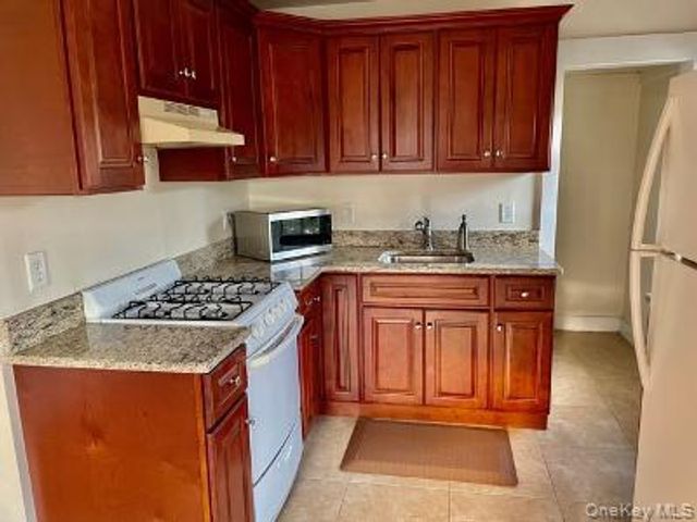 7 Park Avenue, Babylon, NY 11702
