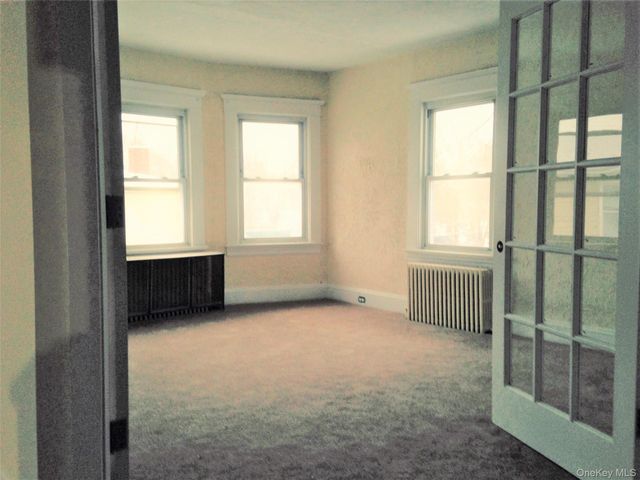 7 Park Avenue, Babylon, NY 11702
