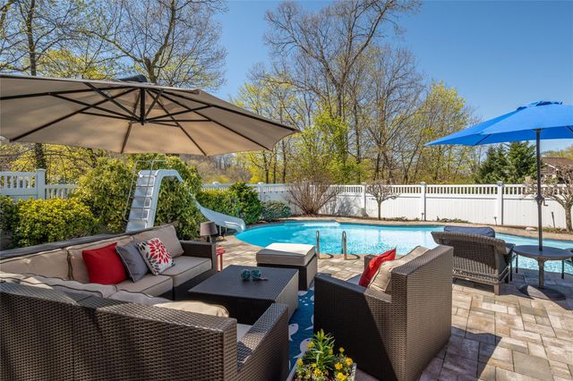 17 Juniper Place, Huntington, NY 11743