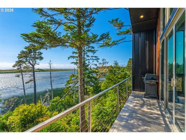 1170 Thirteenth, Port Orford, OR 97465