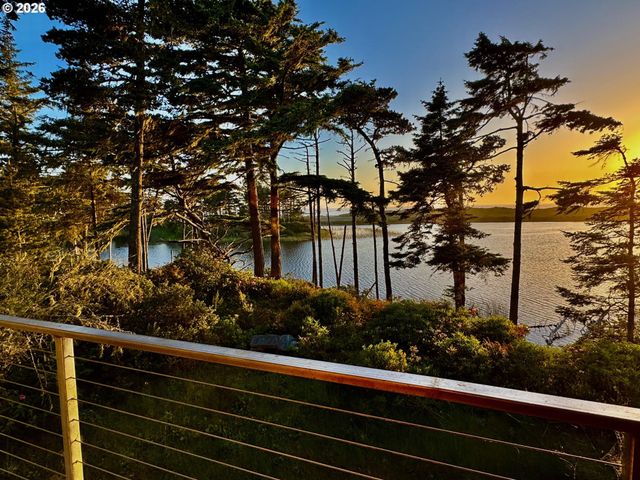 1170 Thirteenth, Port Orford, OR 97465