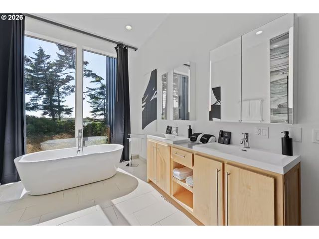 1170 Thirteenth, Port Orford, OR 97465