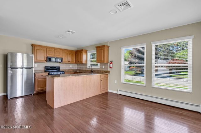 21 Camrose Street, Toms River, NJ 08757