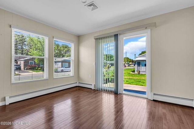 21 Camrose Street, Toms River, NJ 08757