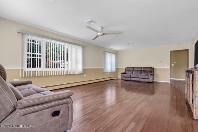 21 Camrose Street, Toms River, NJ 08757