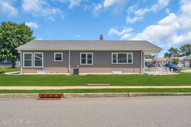 21 Camrose Street, Toms River, NJ 08757