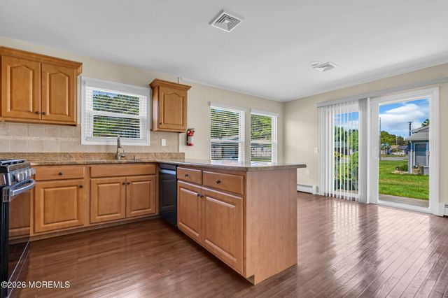 21 Camrose Street, Toms River, NJ 08757