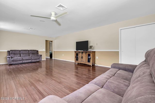 21 Camrose Street, Toms River, NJ 08757