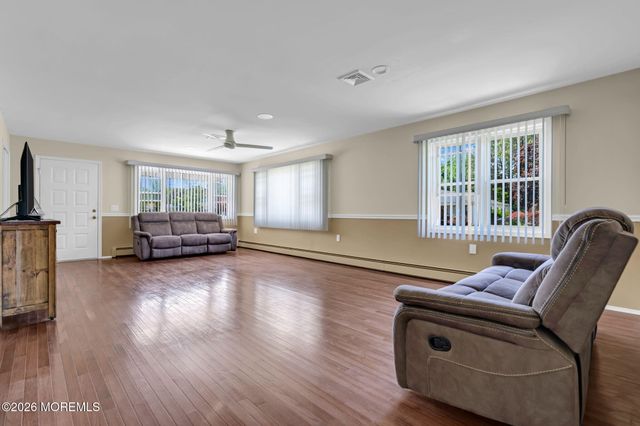 21 Camrose Street, Toms River, NJ 08757