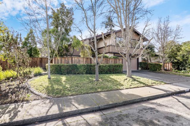 902 Bolton Cir, Benicia, CA 94510