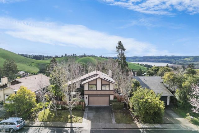 902 Bolton Cir, Benicia, CA 94510
