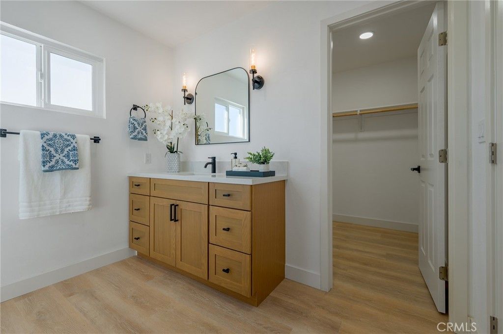 Image 13 of property listing at 945 N Summer, Anaheim, CA 92805