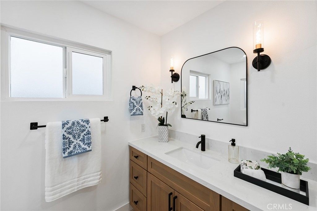 Image 15 of property listing at 945 N Summer, Anaheim, CA 92805