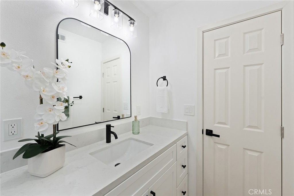 Image 23 of property listing at 945 N Summer, Anaheim, CA 92805