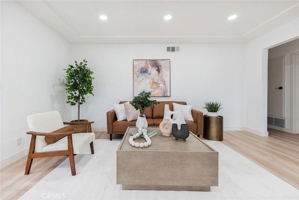 Image 5 of property listing at 945 N Summer, Anaheim, CA 92805