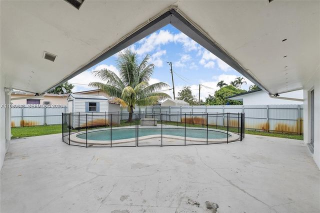 2261 Utopia Dr, Miramar, FL 33023