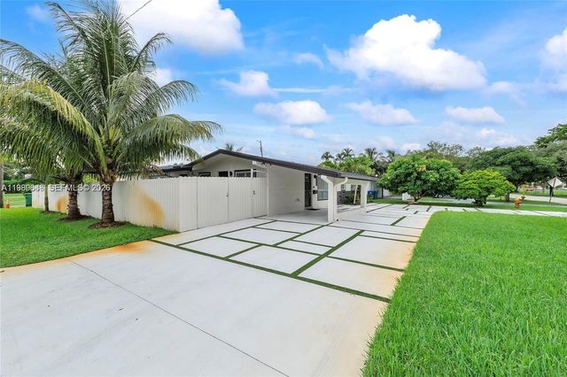 2261 Utopia Dr, Miramar, FL 33023