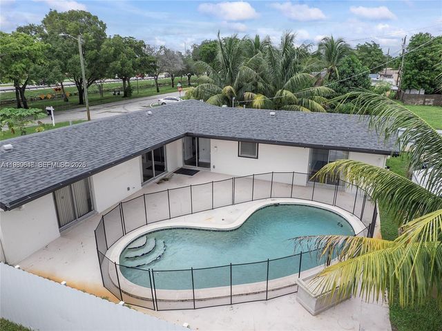 2261 Utopia Dr, Miramar, FL 33023