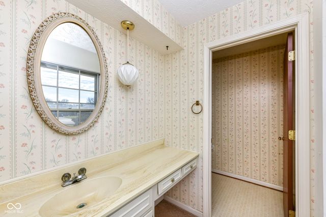 9560 Mercury Drive, Indianapolis, IN 46229