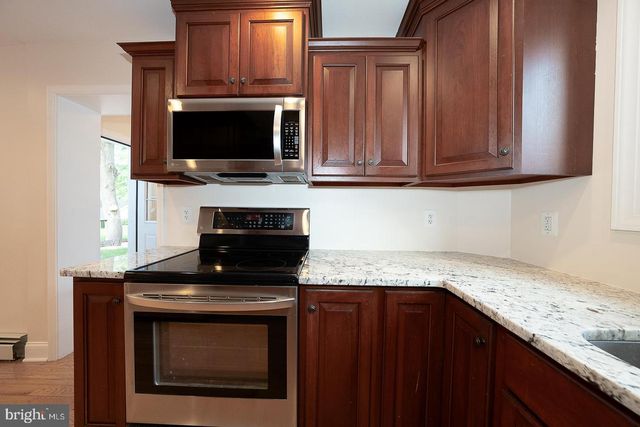107 W CIRCULAR AVE, Paoli, PA 19301
