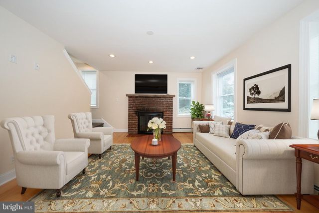 107 W CIRCULAR AVE, Paoli, PA 19301