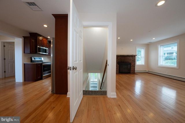 107 W CIRCULAR AVE, Paoli, PA 19301