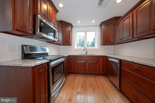 107 W CIRCULAR AVE, Paoli, PA 19301