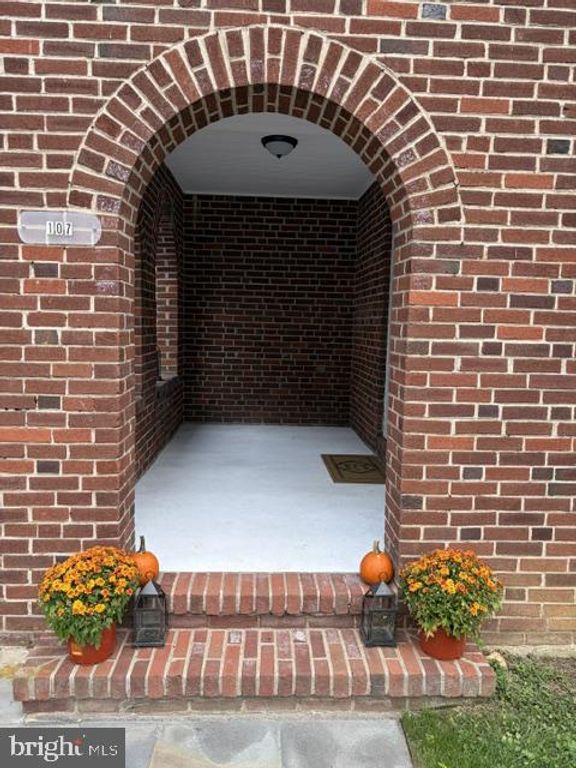 107 W CIRCULAR AVE, Paoli, PA 19301