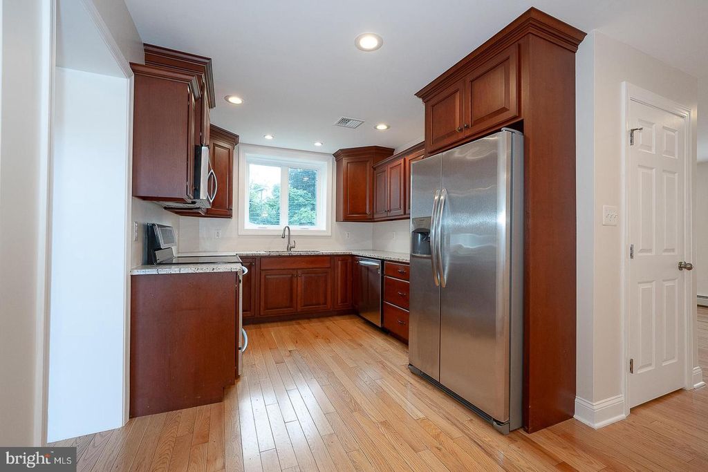 107 W CIRCULAR AVE, PAOLI, PA 19301 — photo 5