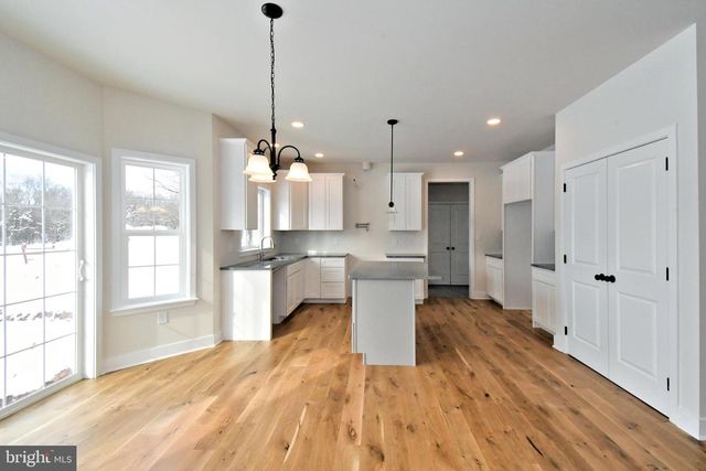 208 SCHWENK RD, Perkiomenville, PA 18074