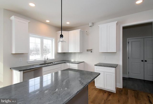 208 SCHWENK RD, Perkiomenville, PA 18074
