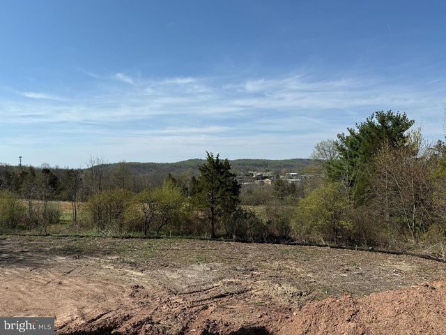 208 SCHWENK RD, Perkiomenville, PA 18074